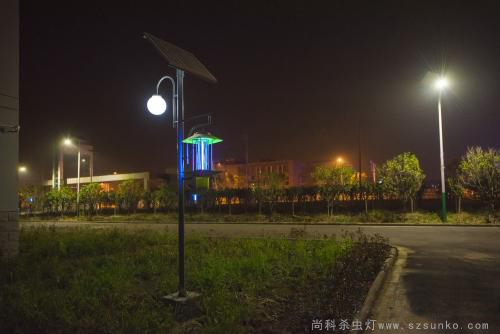 殺蟲(chóng)燈發(fā)光的圖片，太陽(yáng)能殺蟲(chóng)燈光源顏色