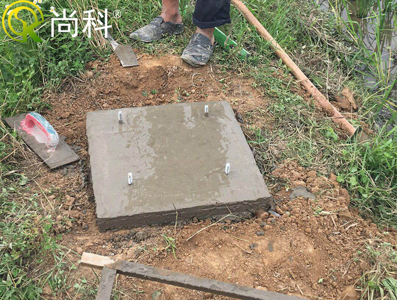 立桿太陽(yáng)能殺蟲(chóng)燈地基地籠安裝-拆除模具