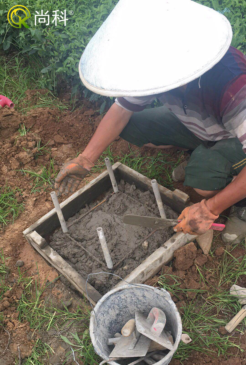 立桿太陽(yáng)能殺蟲(chóng)燈地基地籠安裝-固定模具